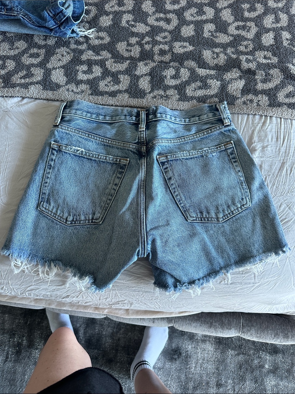 Agolde Women’s Distressed Light Blue Denim Shorts - Unbranded - Picture 2 of 2